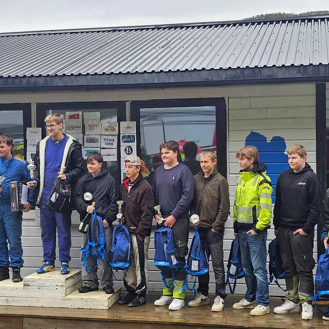  Premieutdeling for unge bilcrosskjørerne