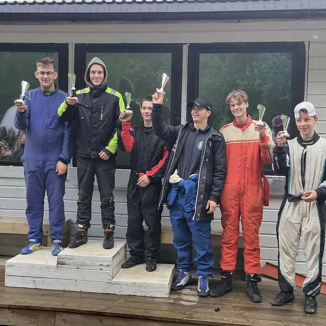 Seierspall i motorcross løp